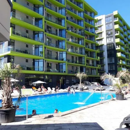 Azizi Pool & Prima Linie La Mare * Navodari