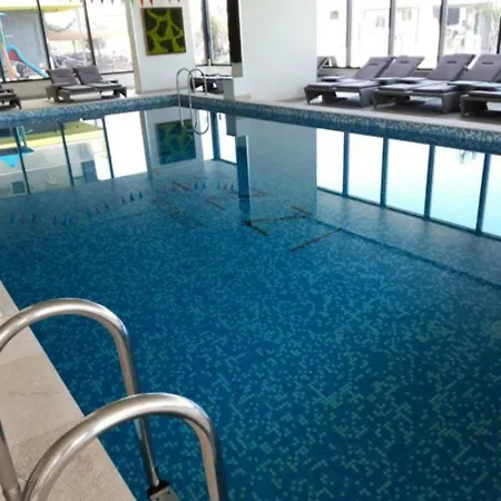 Appartamento Azizi Pool & Prima Linie La Mare Năvodari